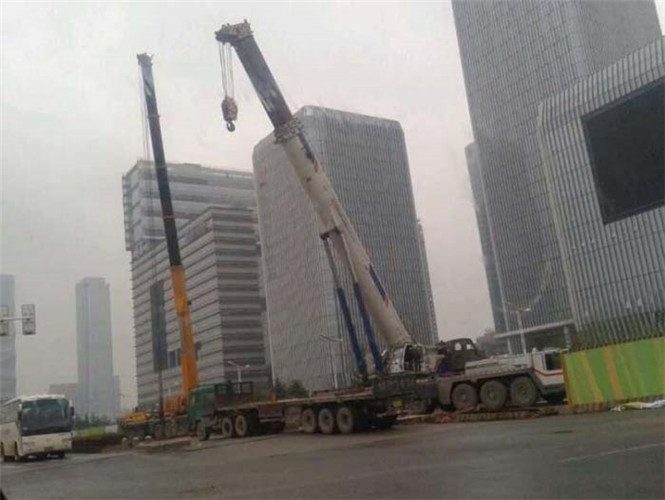 庐阳区“自动找平”—— 吊车的 “平地神器” 技术